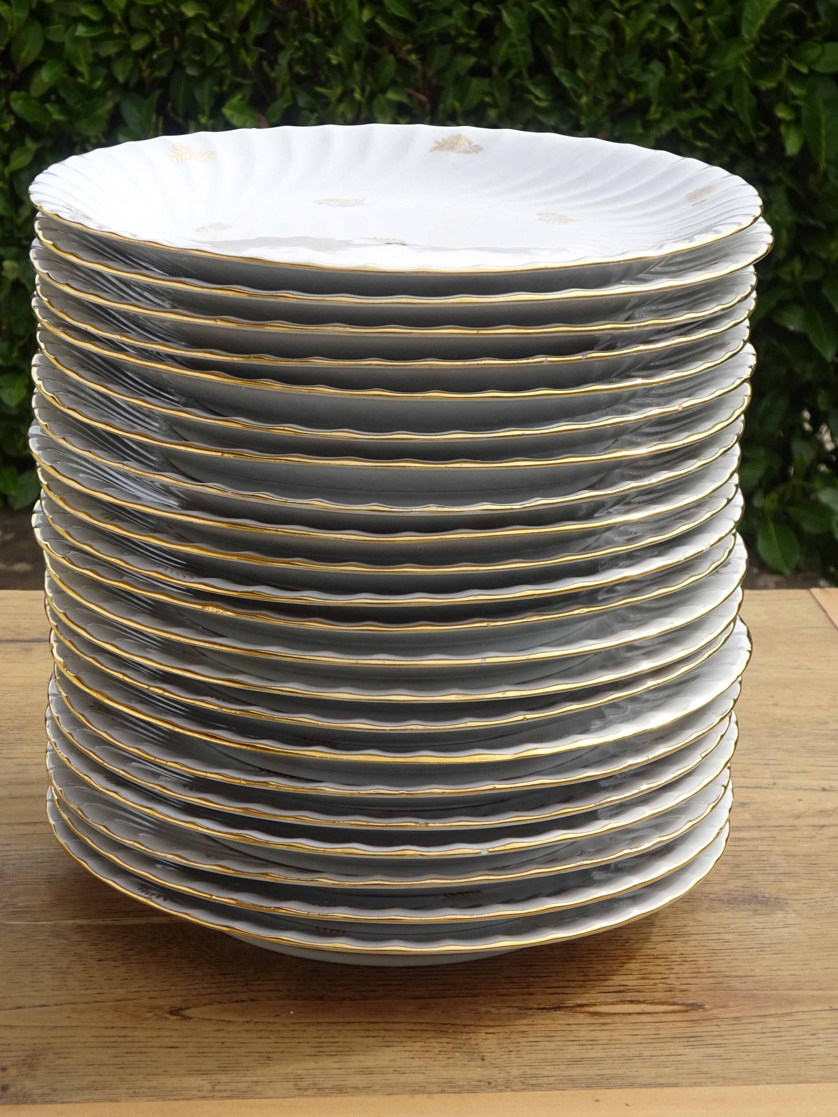 White and gold plate service, Vitriam porcelain