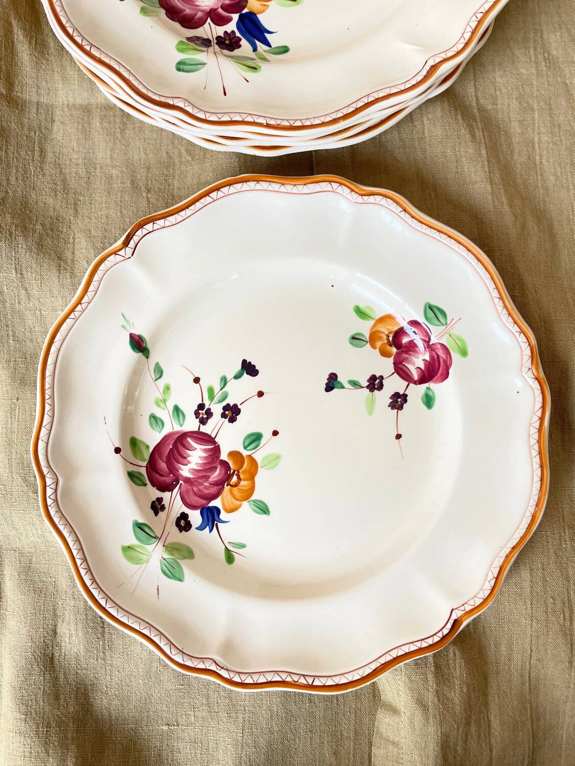 Table service with painted flowers Faïencerie de Longchamp Monaco 1960s