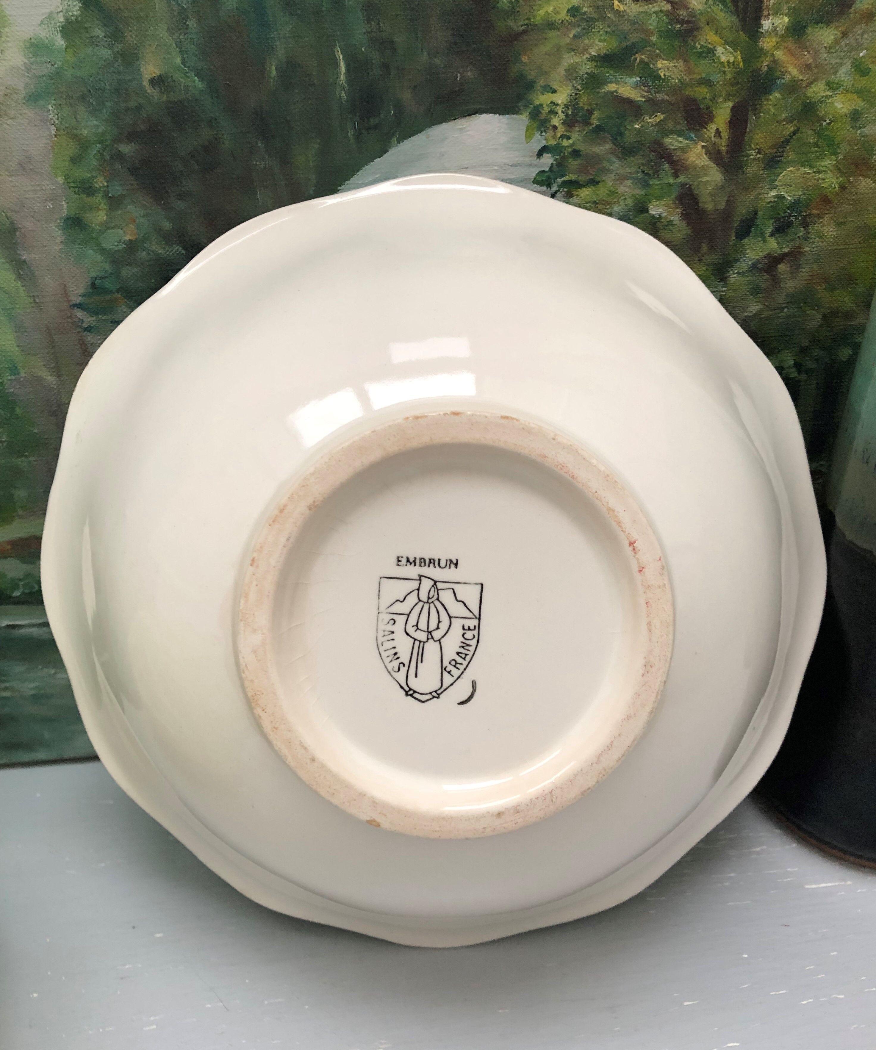 Round dish model embrun, with yellow floral patterns. stamped salins france
