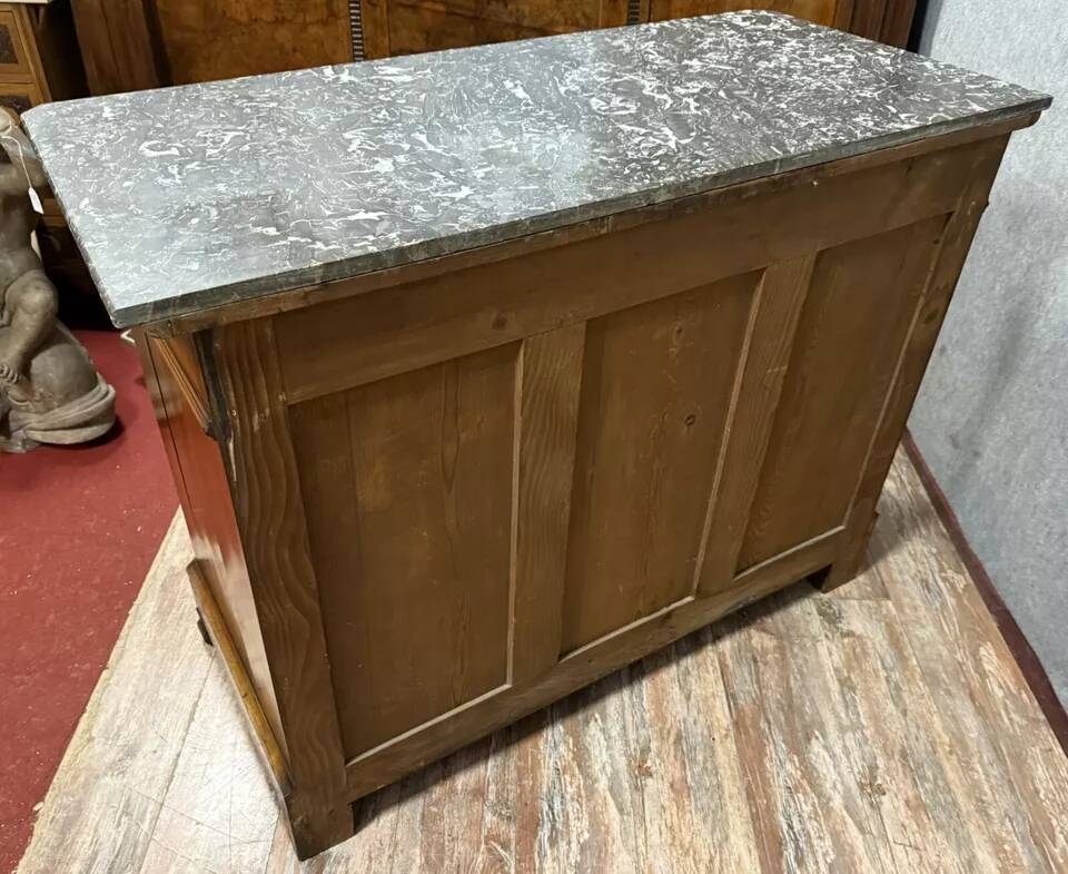 Louis Philippe period chest of drawers in walnut circa 1830-1840