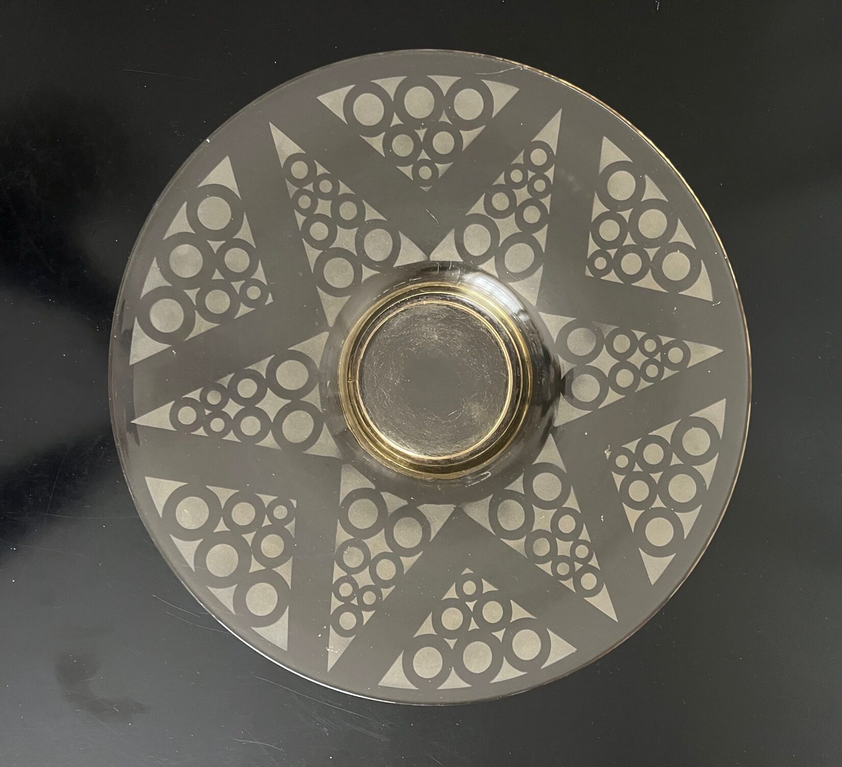 Art Deco cut in engraved glass