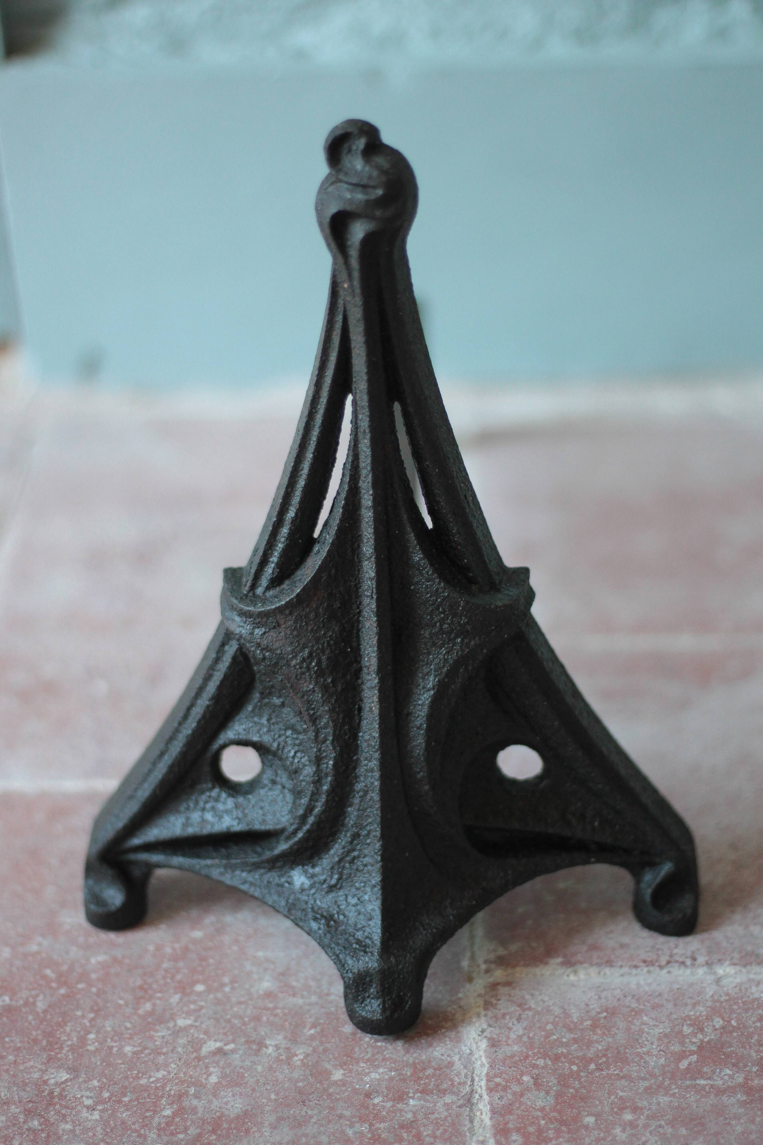 Art Nouveau pair of andirons in cast iron in the style of Hector Guimard, decor.
