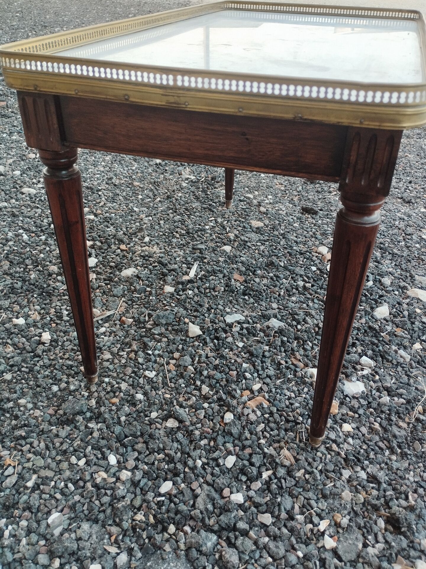 Table basse ancienne style louis xvi avec plateau marbre