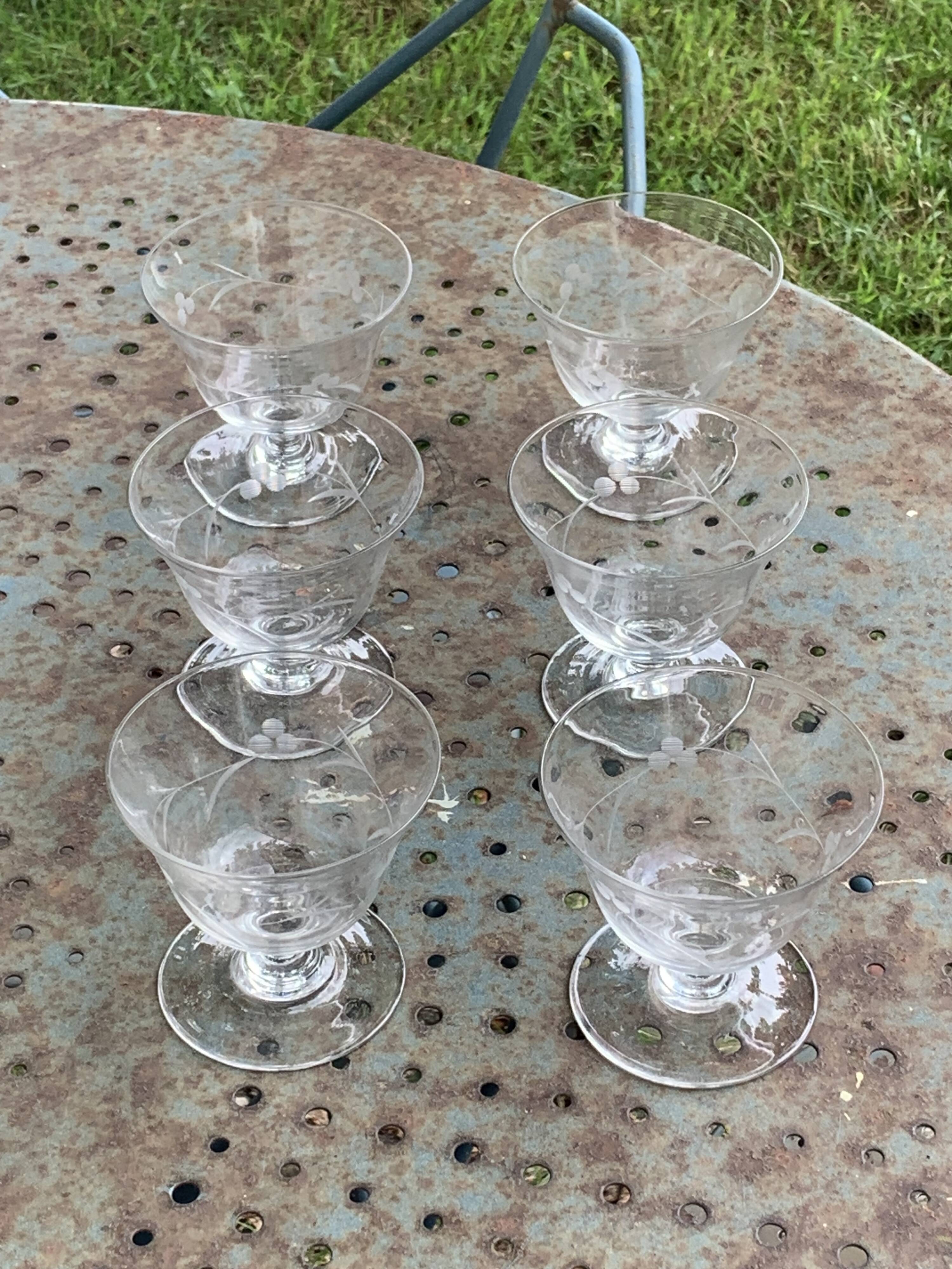 6 elegant clear glass champagne glasses with chiseled flower pattern