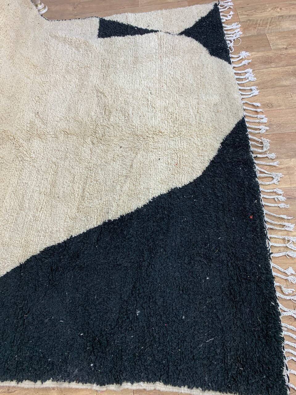 Handmade moroccan berber rug 140 x 96 cm
