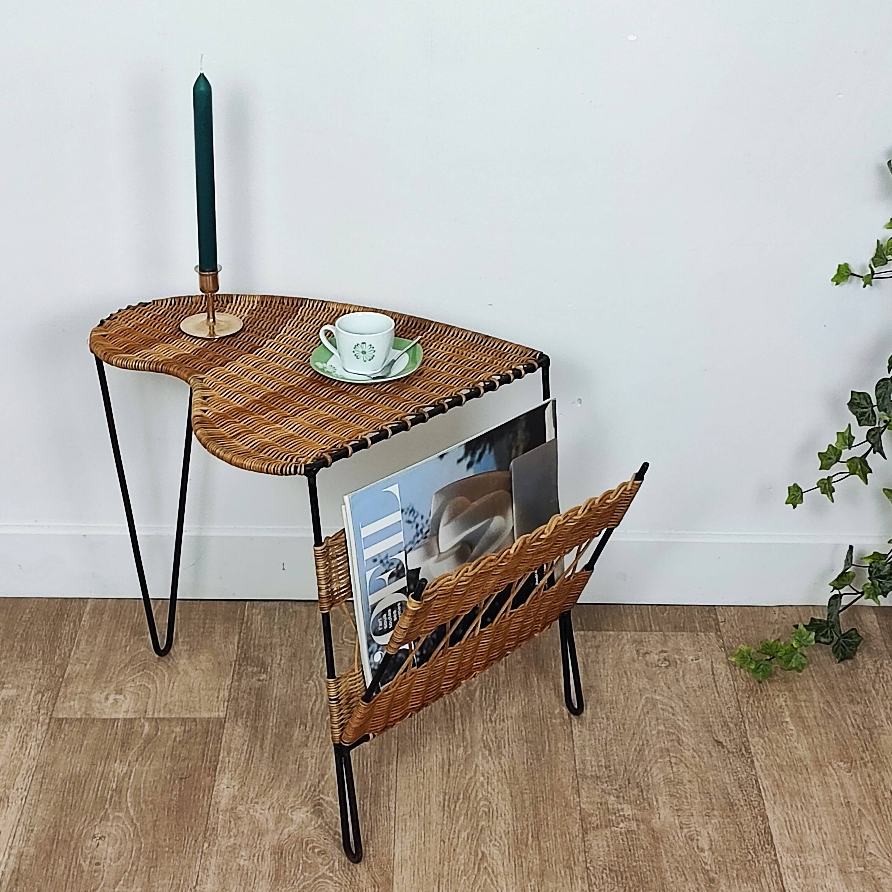 Table d'appoint porte-revues