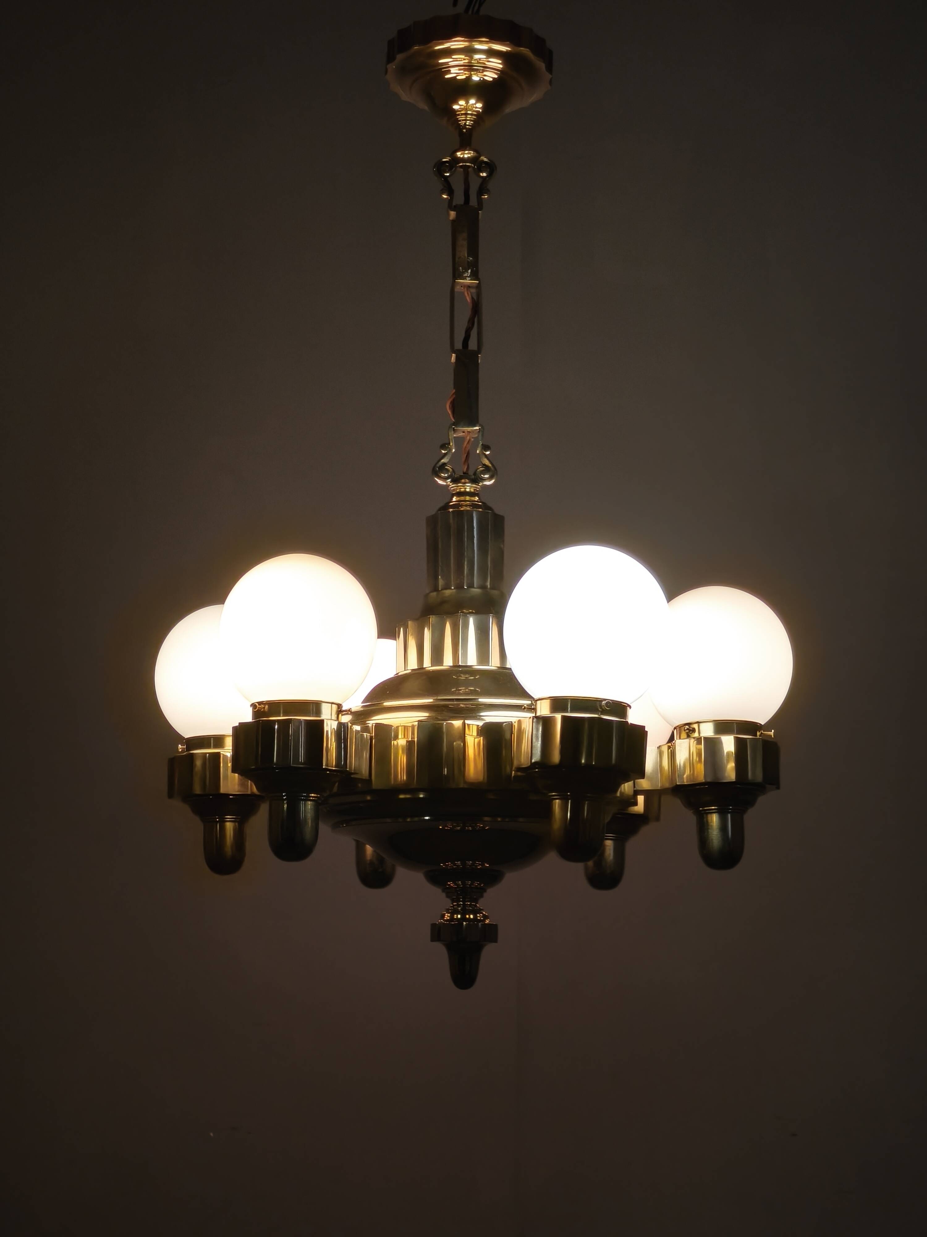 Lustre en laiton Art Déco tchèque avec positions de bras doubles, années 1930