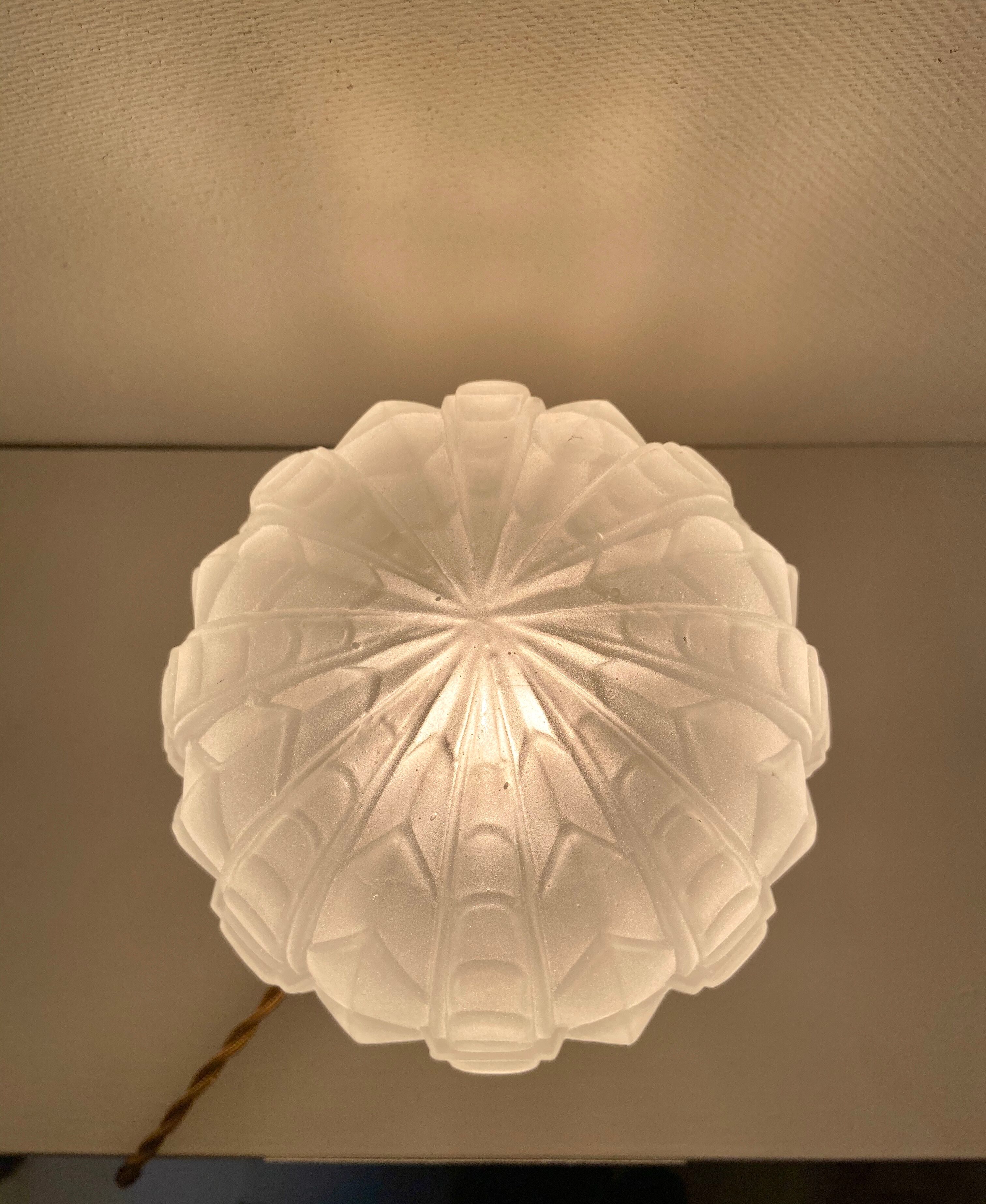 Art Deco globe lamp "scales"