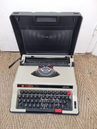 Machine à écrire olympia de 1970