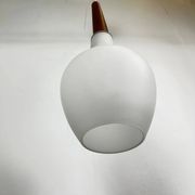 Suspension scandinave opaline et teck, midcentury modern