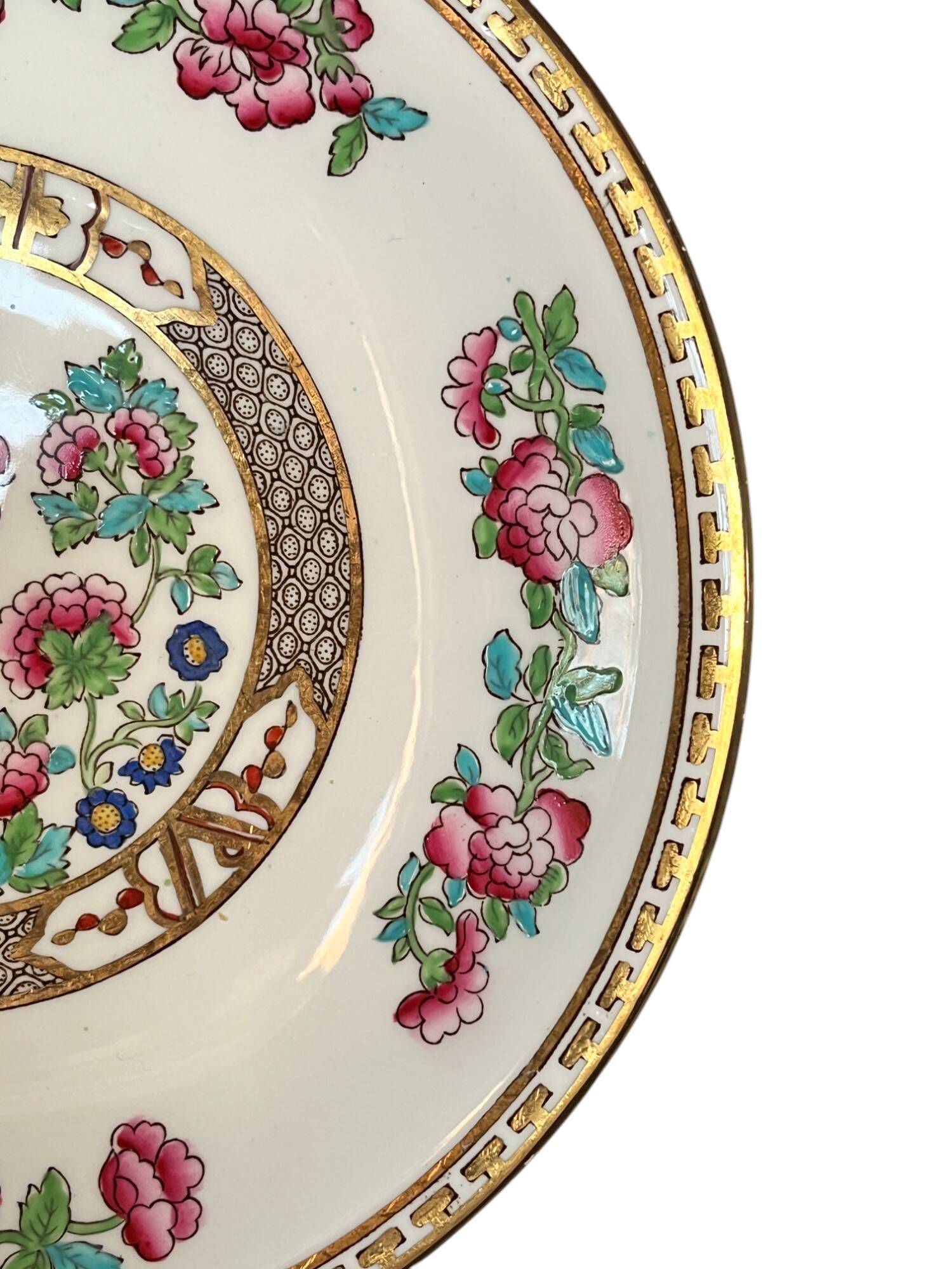 Two English porcelain plates by Bridgewood from the 20th century.