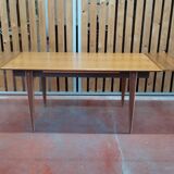 Extendable teak table