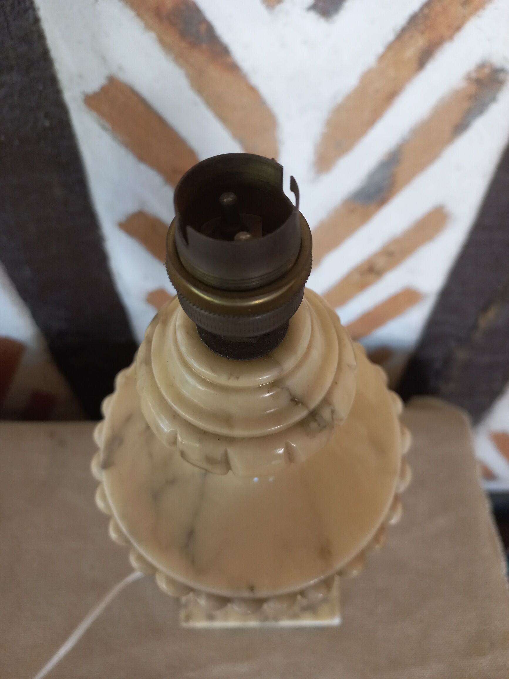 Alabaster baluster lamp foot