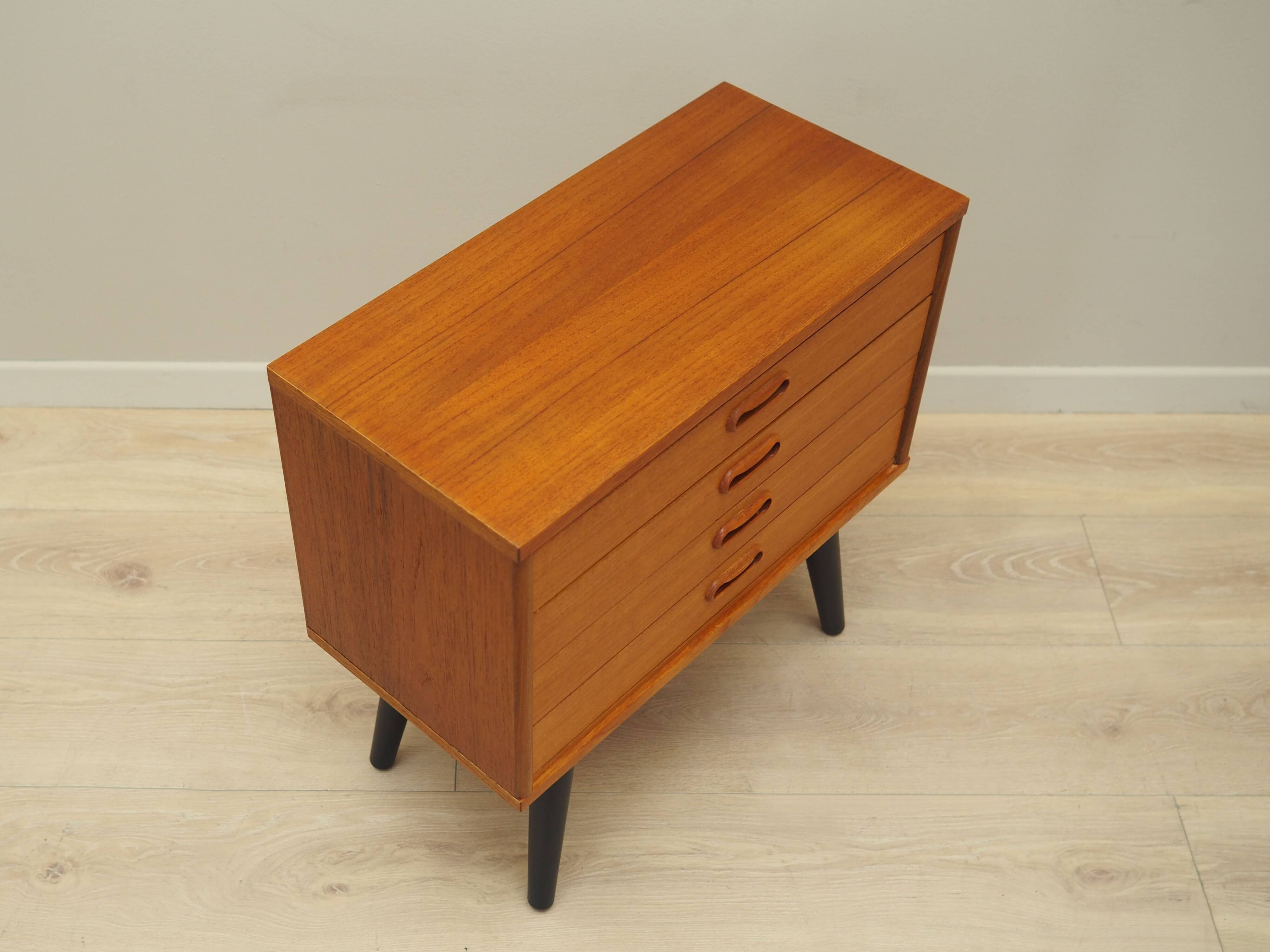 Commode en teck, design danois, années 1970, production : Danemark