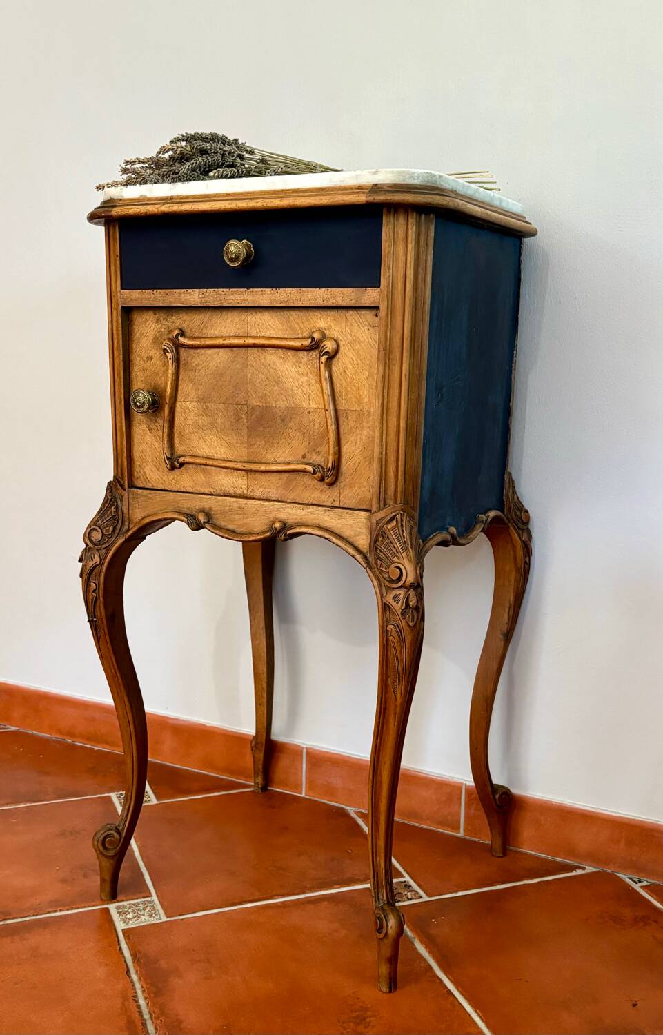 Table de chevet ancienne en bois et plateau en marbre, France fin XIXème