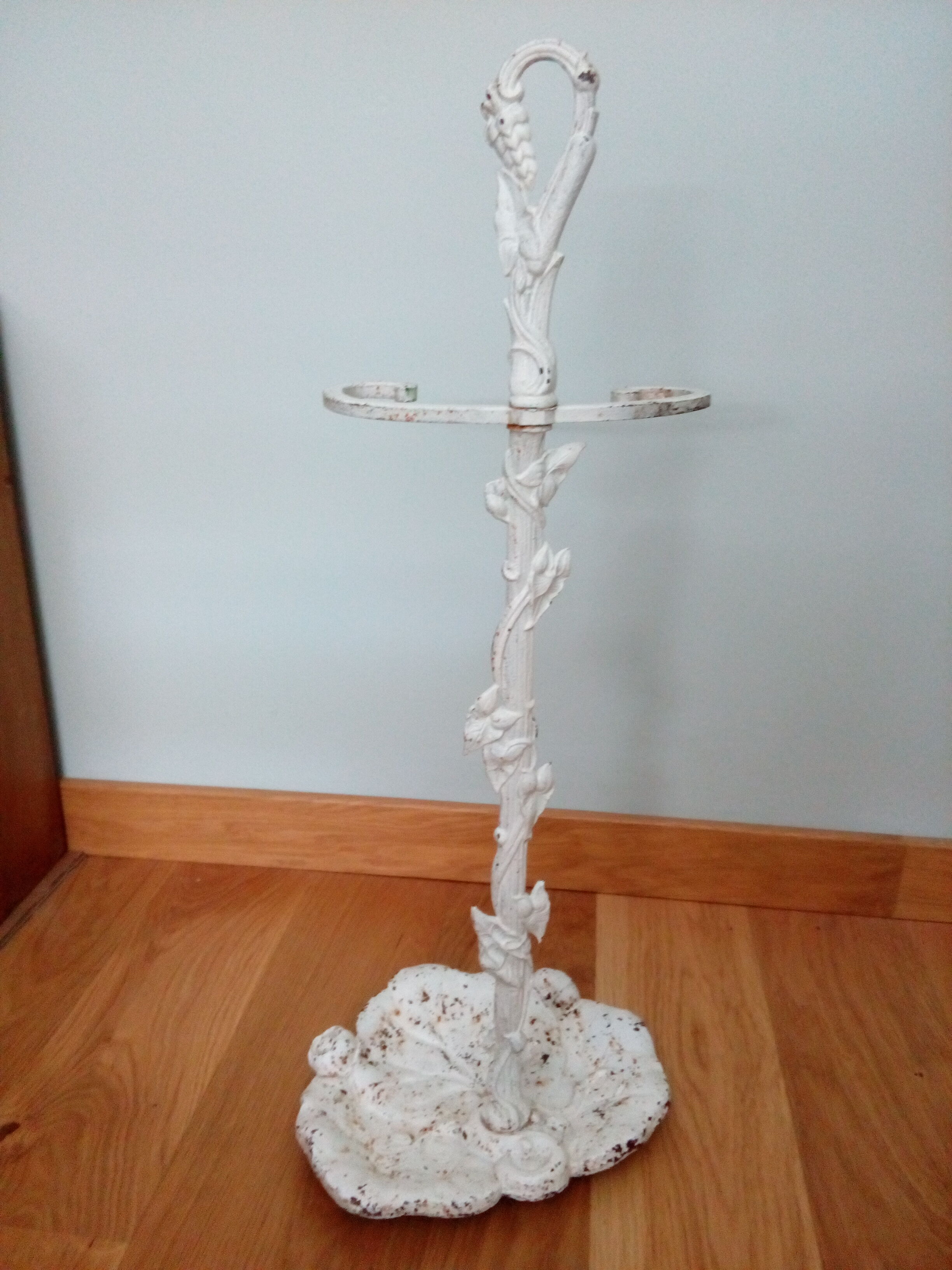 Cast iron umbrella holder