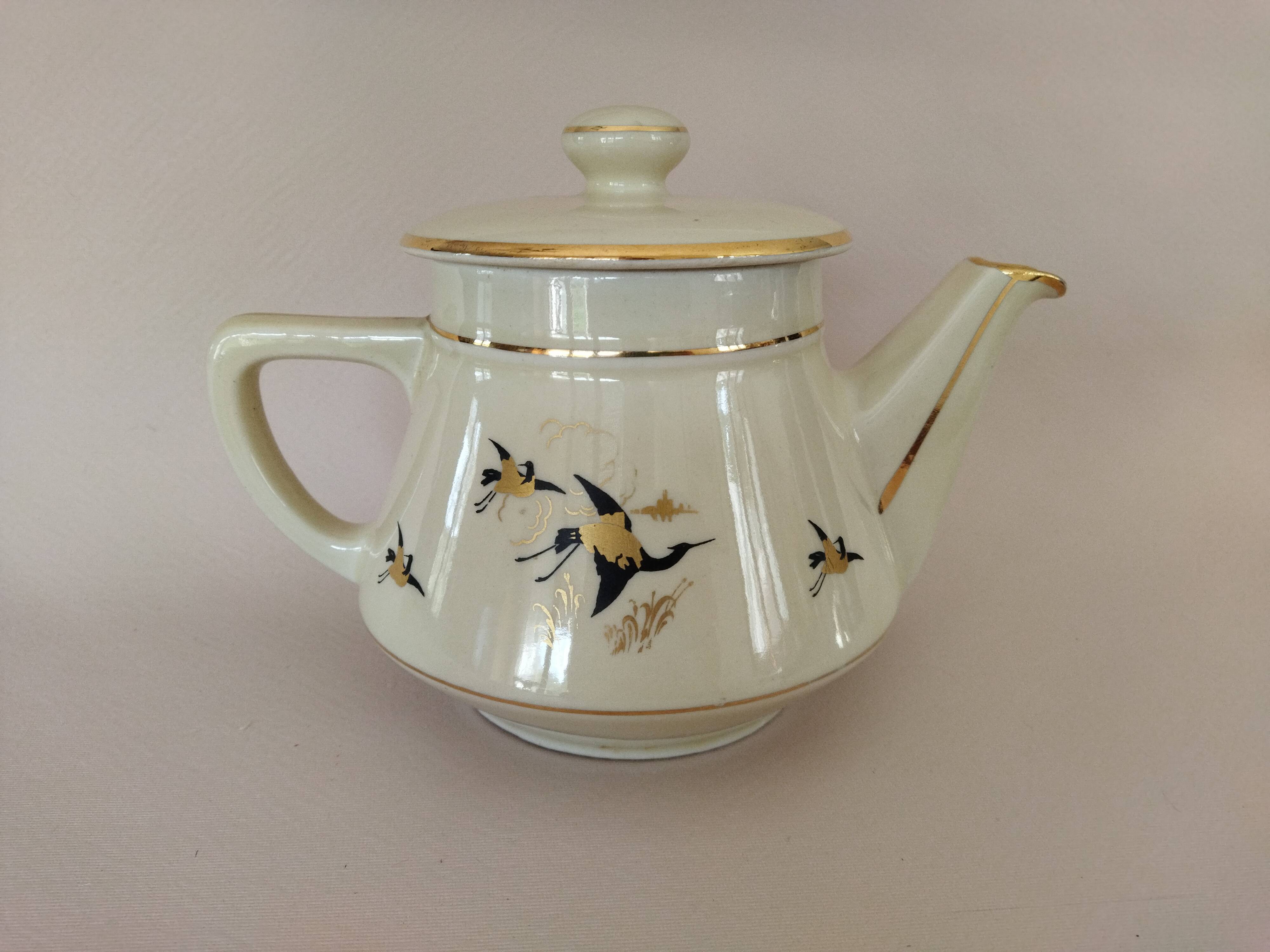 Salam pourer with Japanese motifs