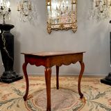 Middle table in walnut period Louis XV around 1730