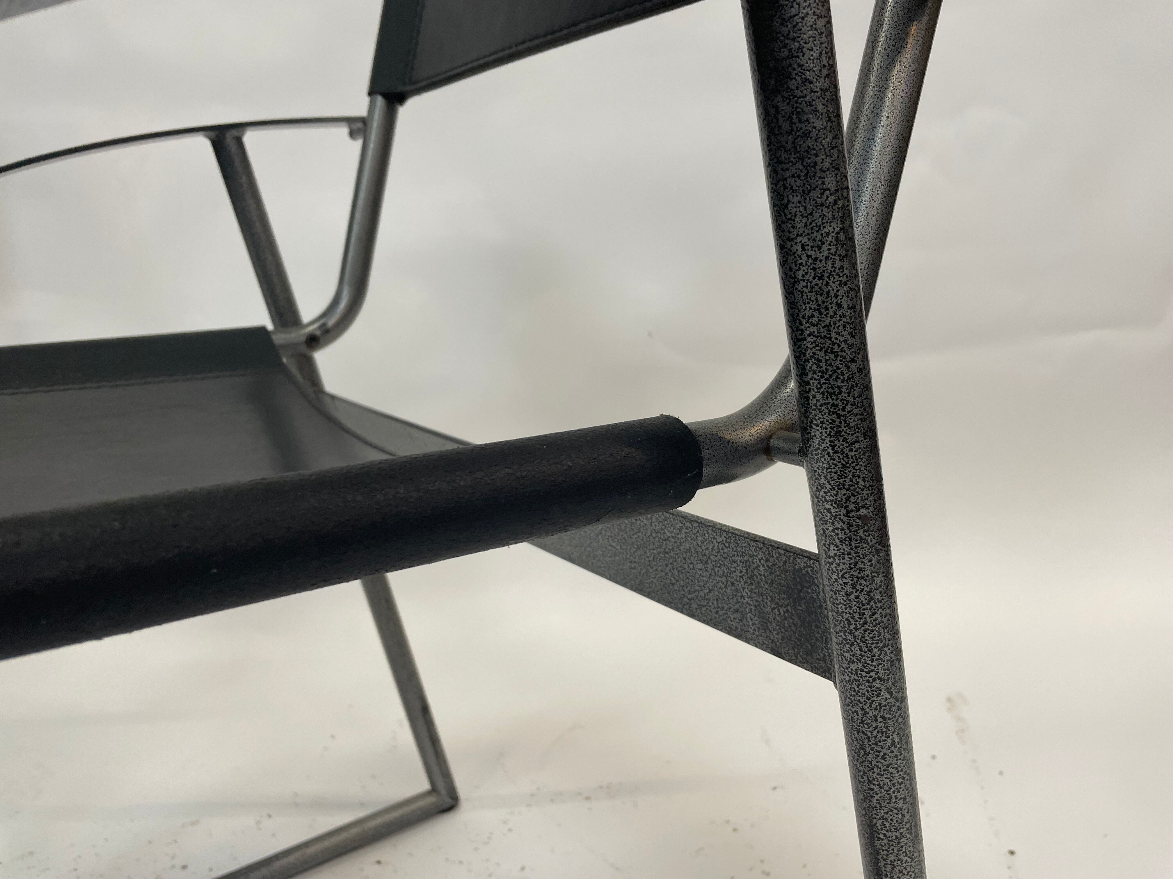 Chaise vintage en cuir et acier noir des années 1970