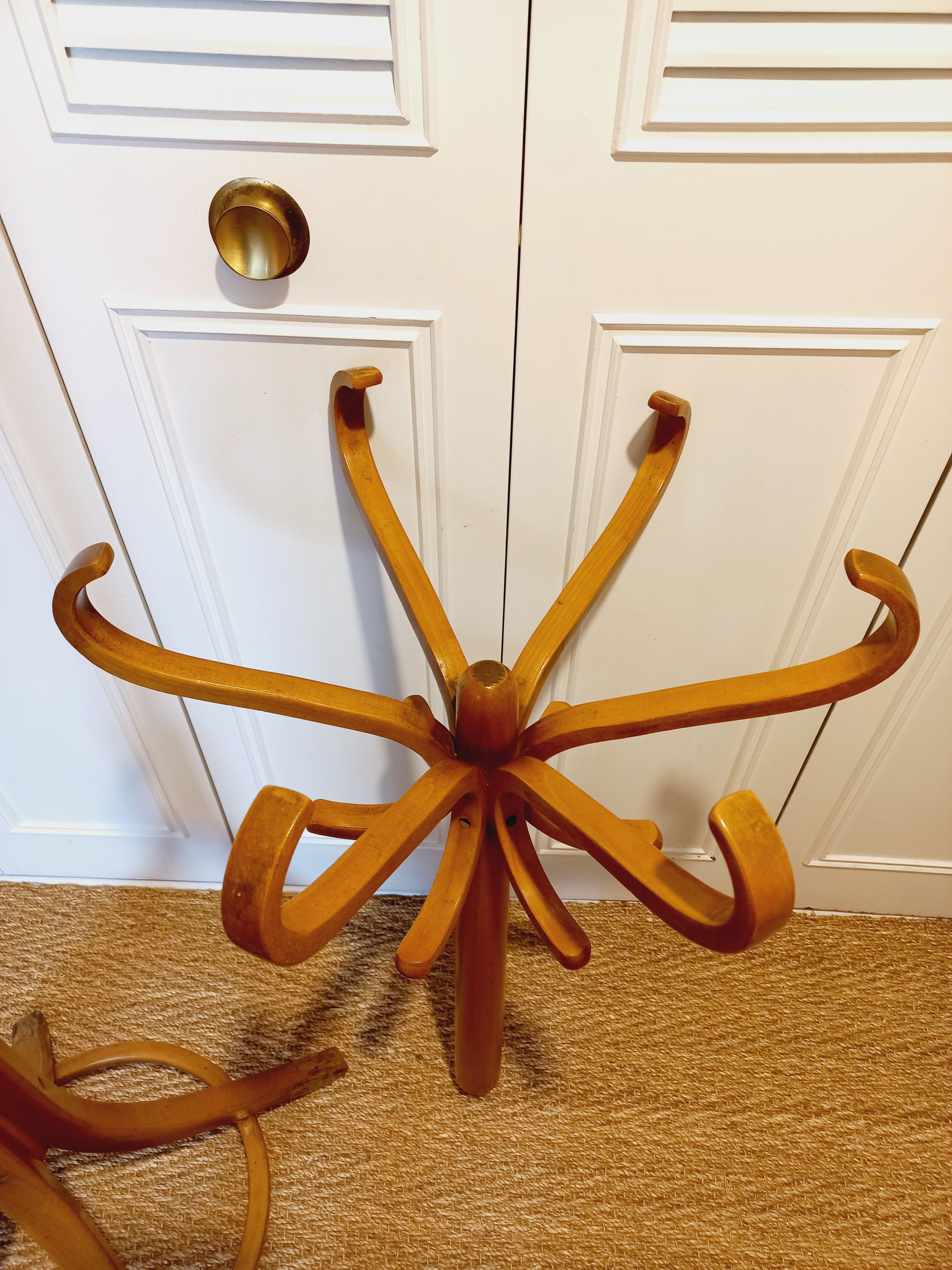 Baumann parrot coat rack
