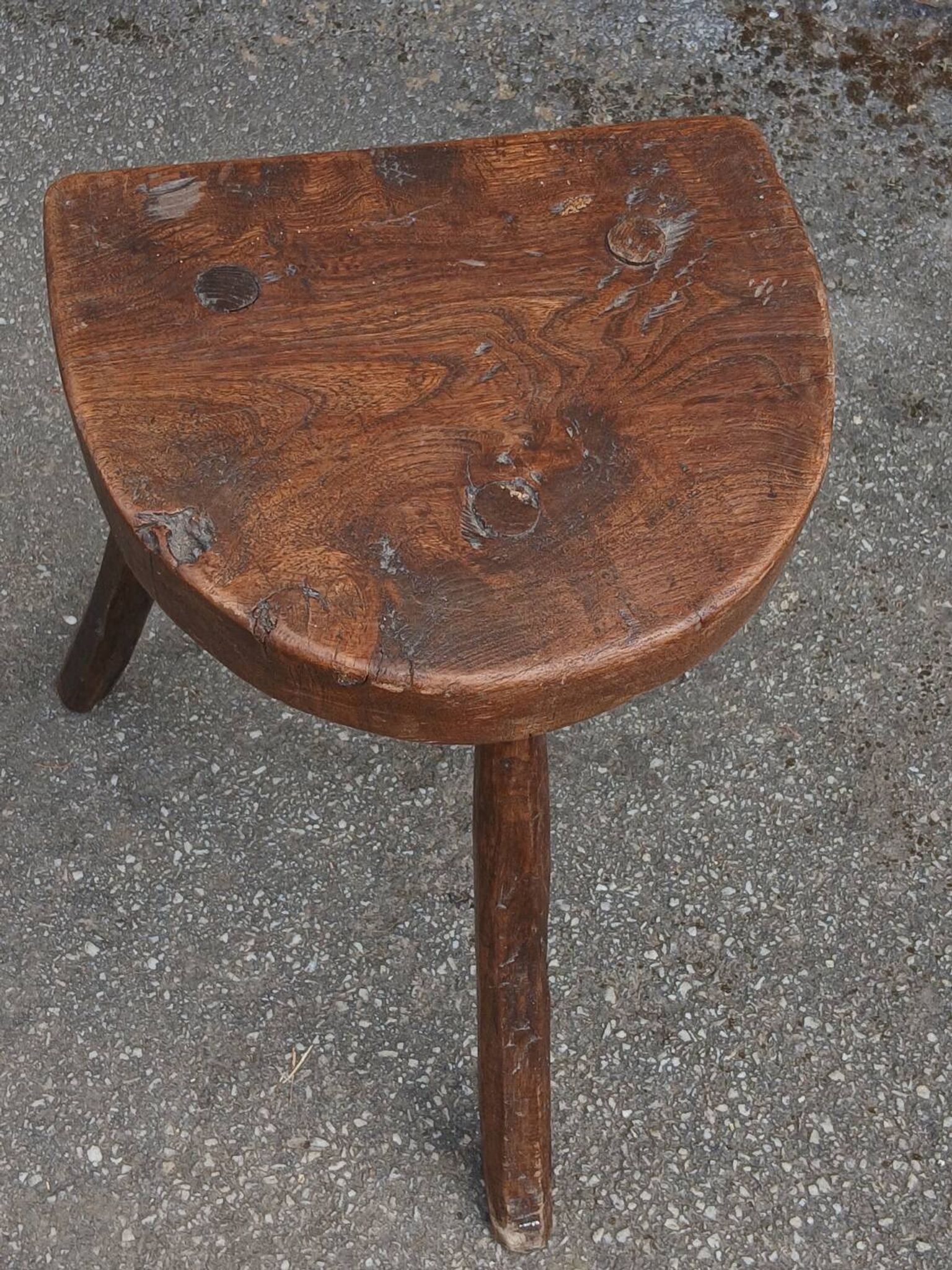 Farmhouse tripod stool in oak
