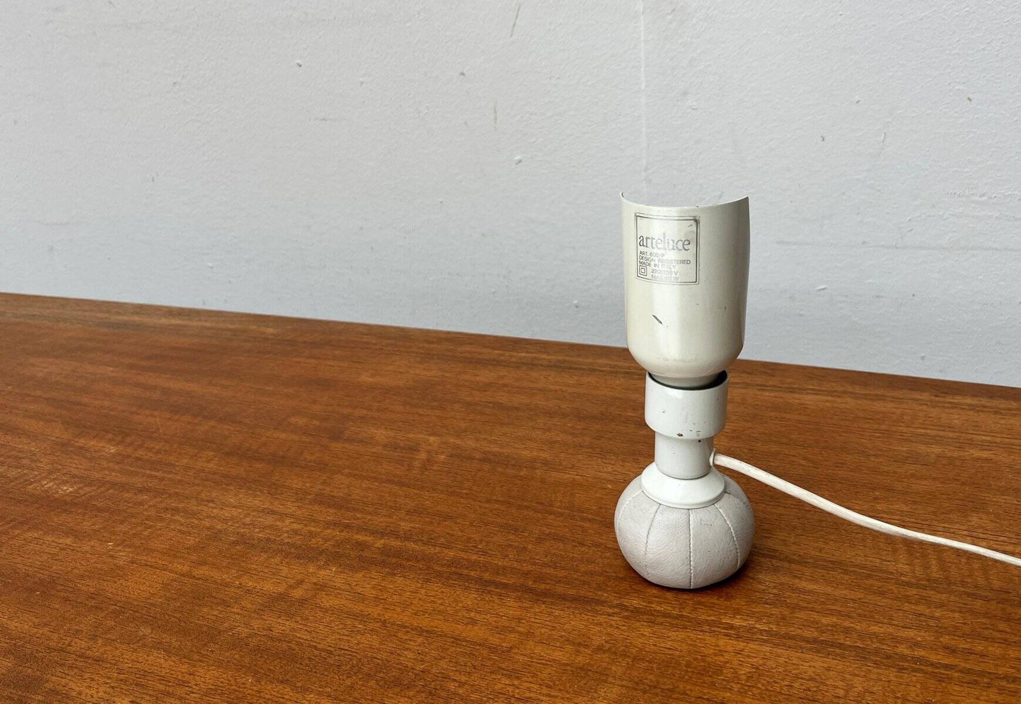 Italian table lamp model 600/P from the mid-century space by Gino Sarfatti for Arteluce, 1960s.