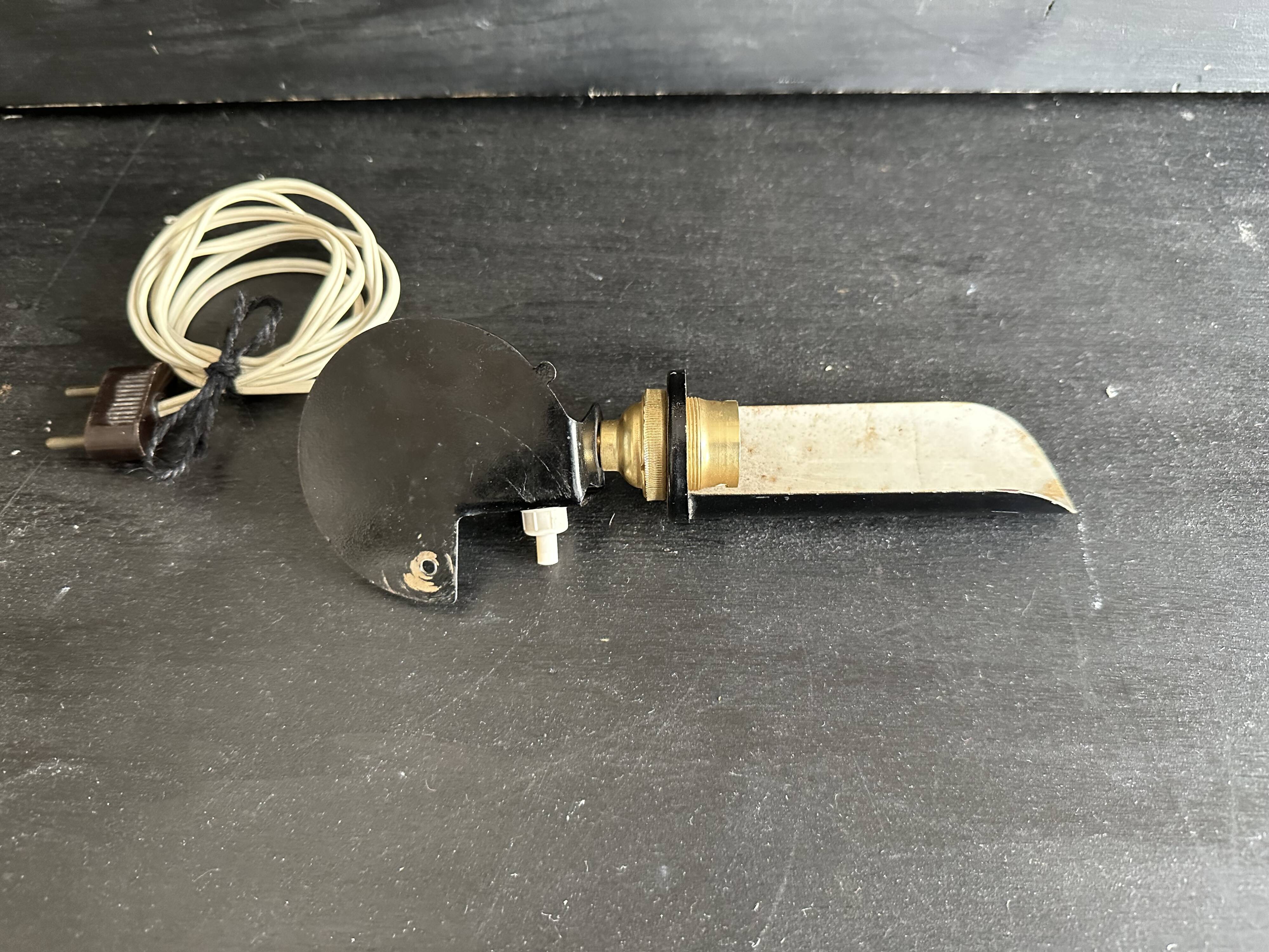 Old black metal and brass wall light, adjustable, 1930s.