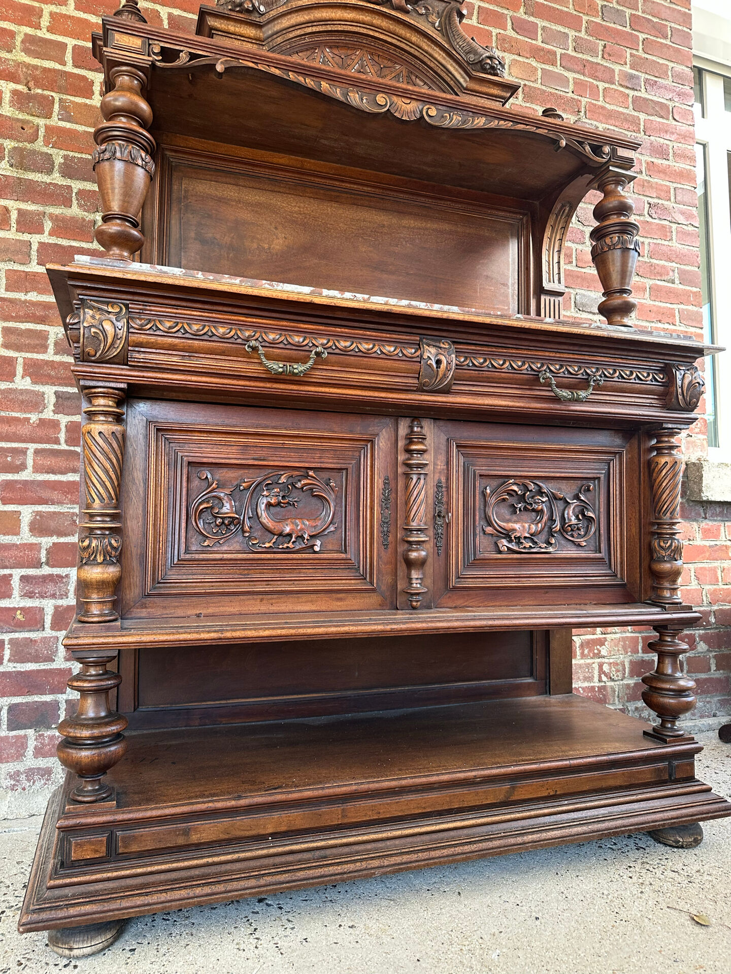 Desserte - Buffet ancien en noyer Henri II XIXeme