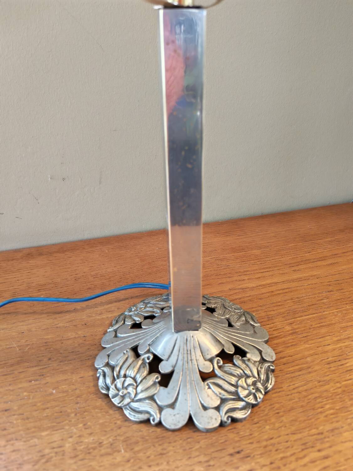 Art Deco lamp with floral decor