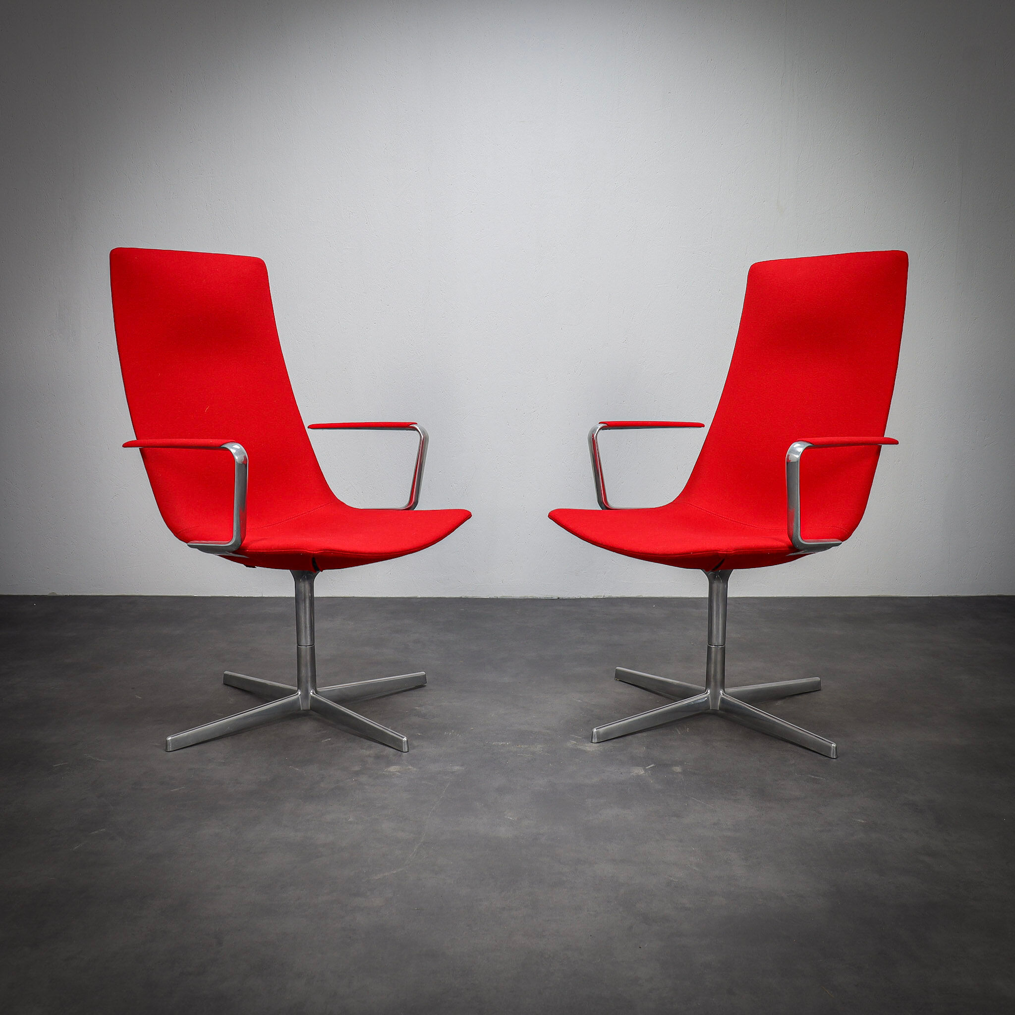 Paire de fauteuils pivotants Catifa 70 par Arper, Italie