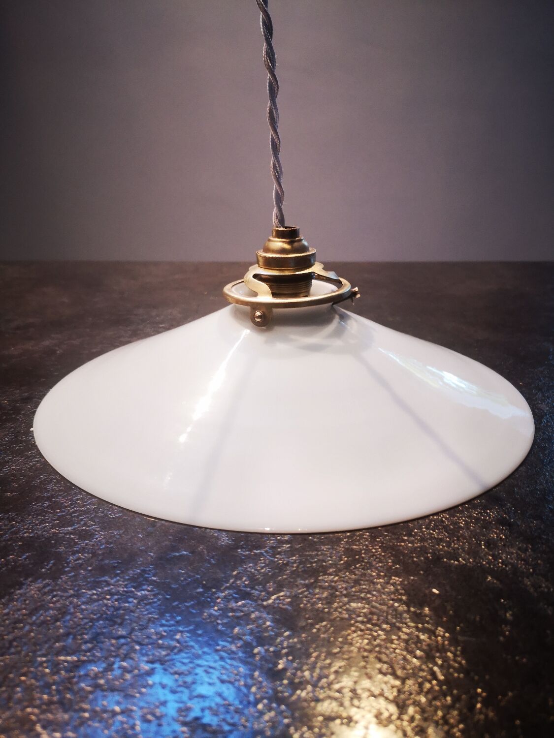 Old pendant lamp in white opaline Art Deco 1930 Ø 25 cm