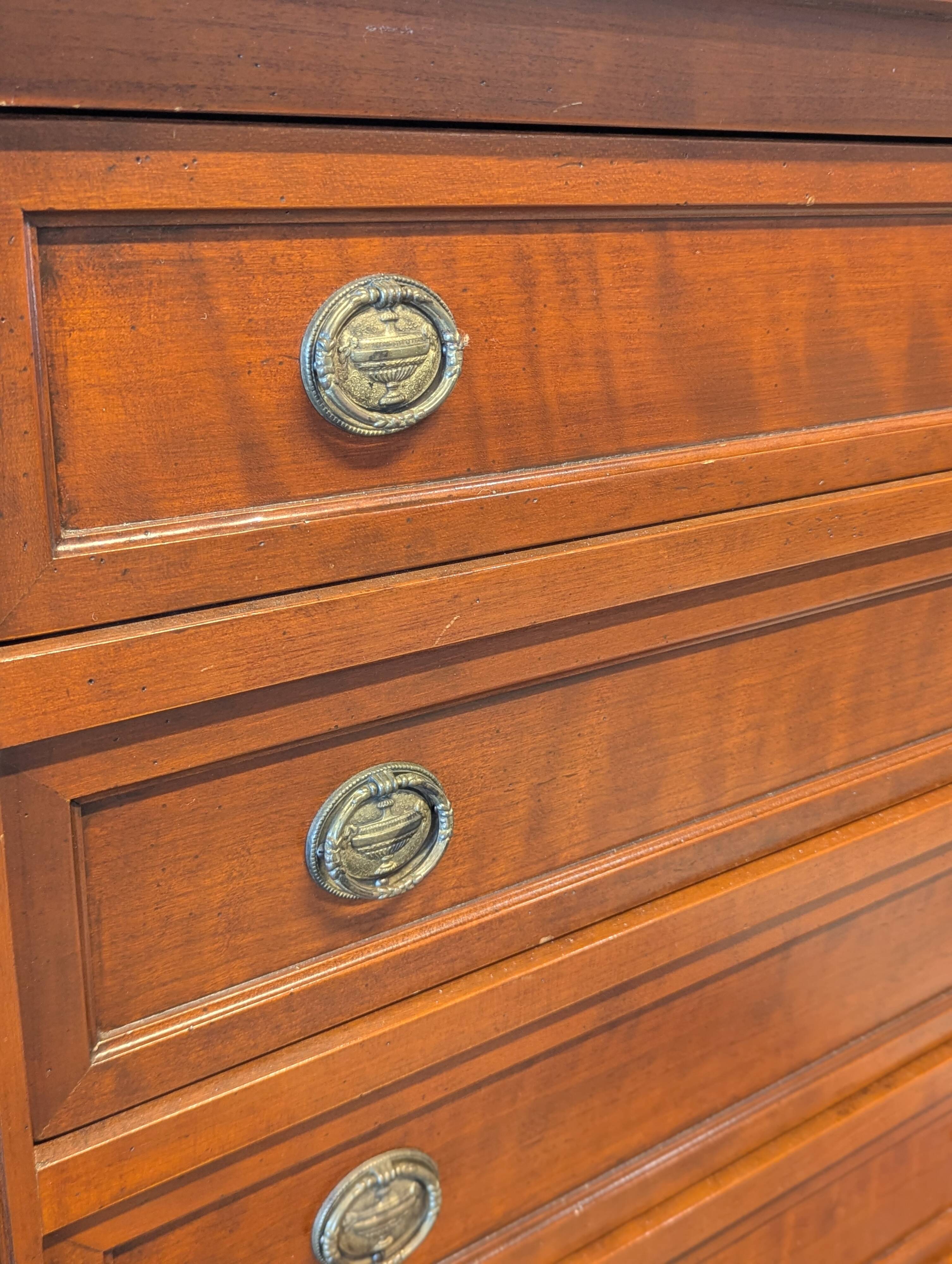 Seven-drawer chest of drawers