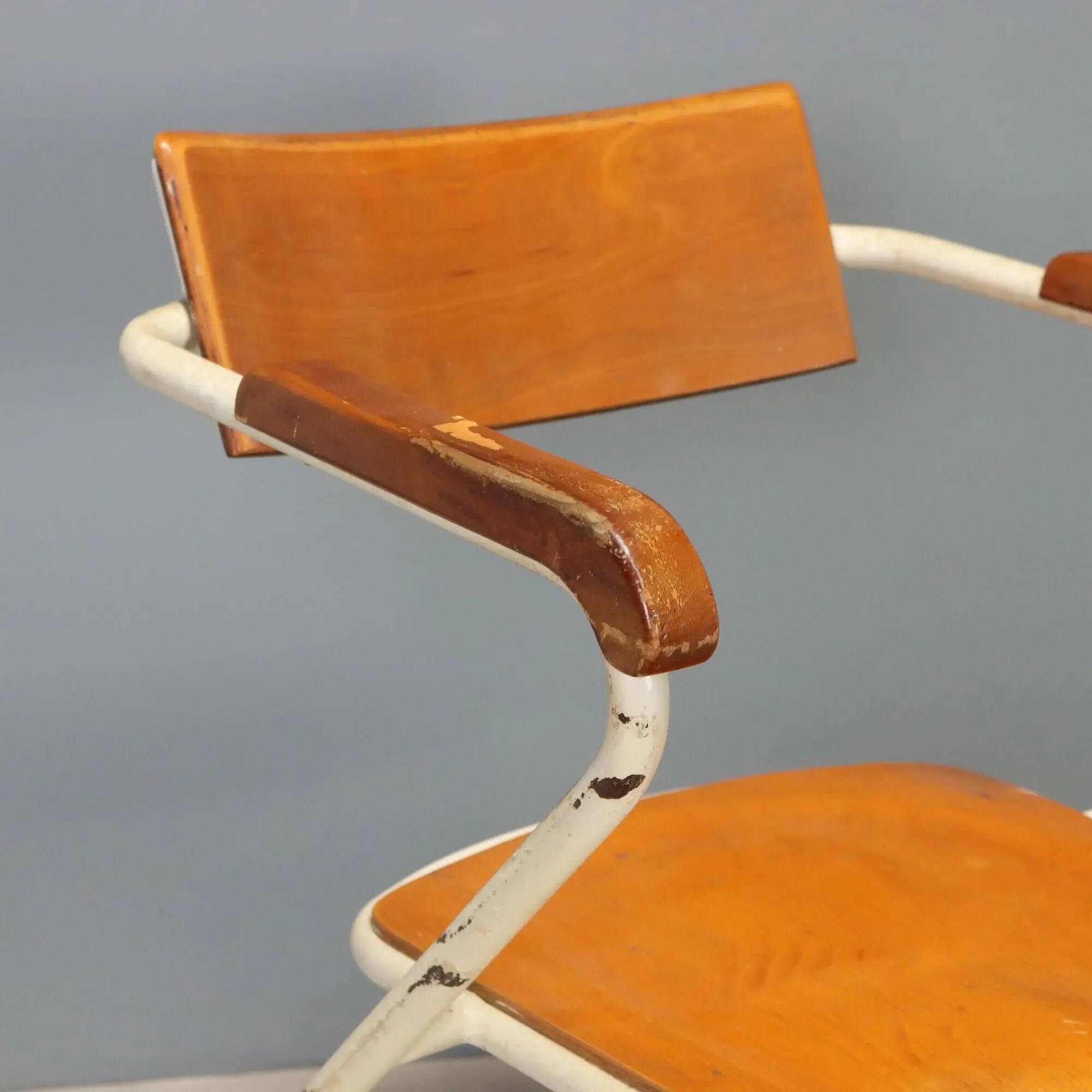 Vintage chair in enamelled metal and wood, Italian design, 1960s.