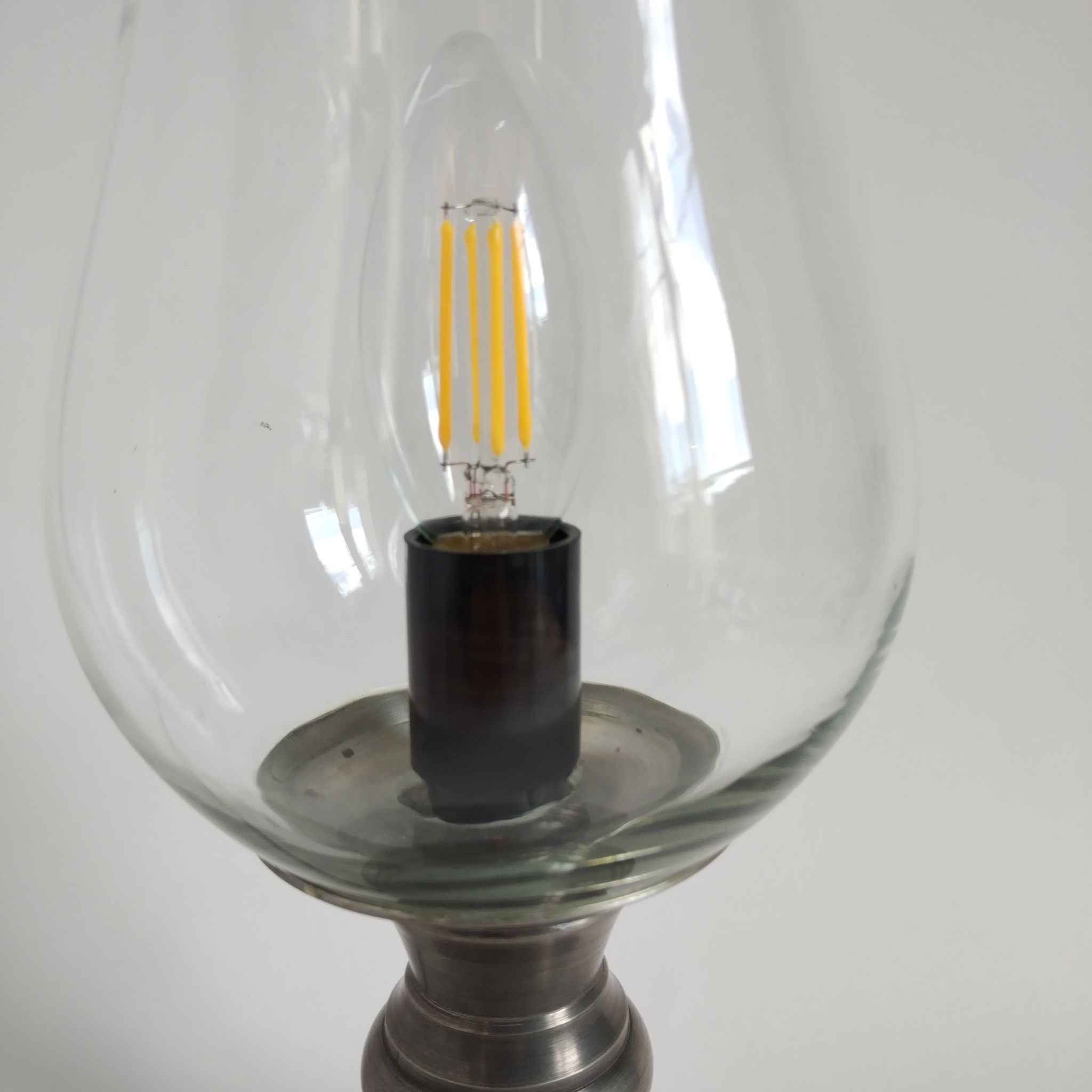 Vintage lamp consisting of a glass tulip-shaped fireplace and a pewter foot