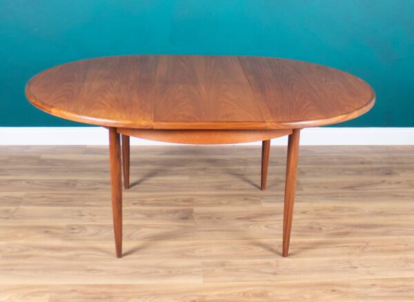 Table à manger et 4 quatre chaises rétro en teck gplan des années 1960 par victor wilkins