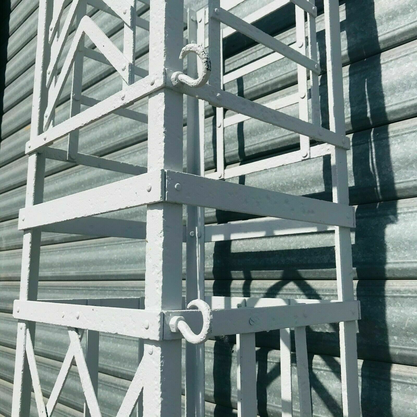 Pair of garden portico columns in wrought iron XX century