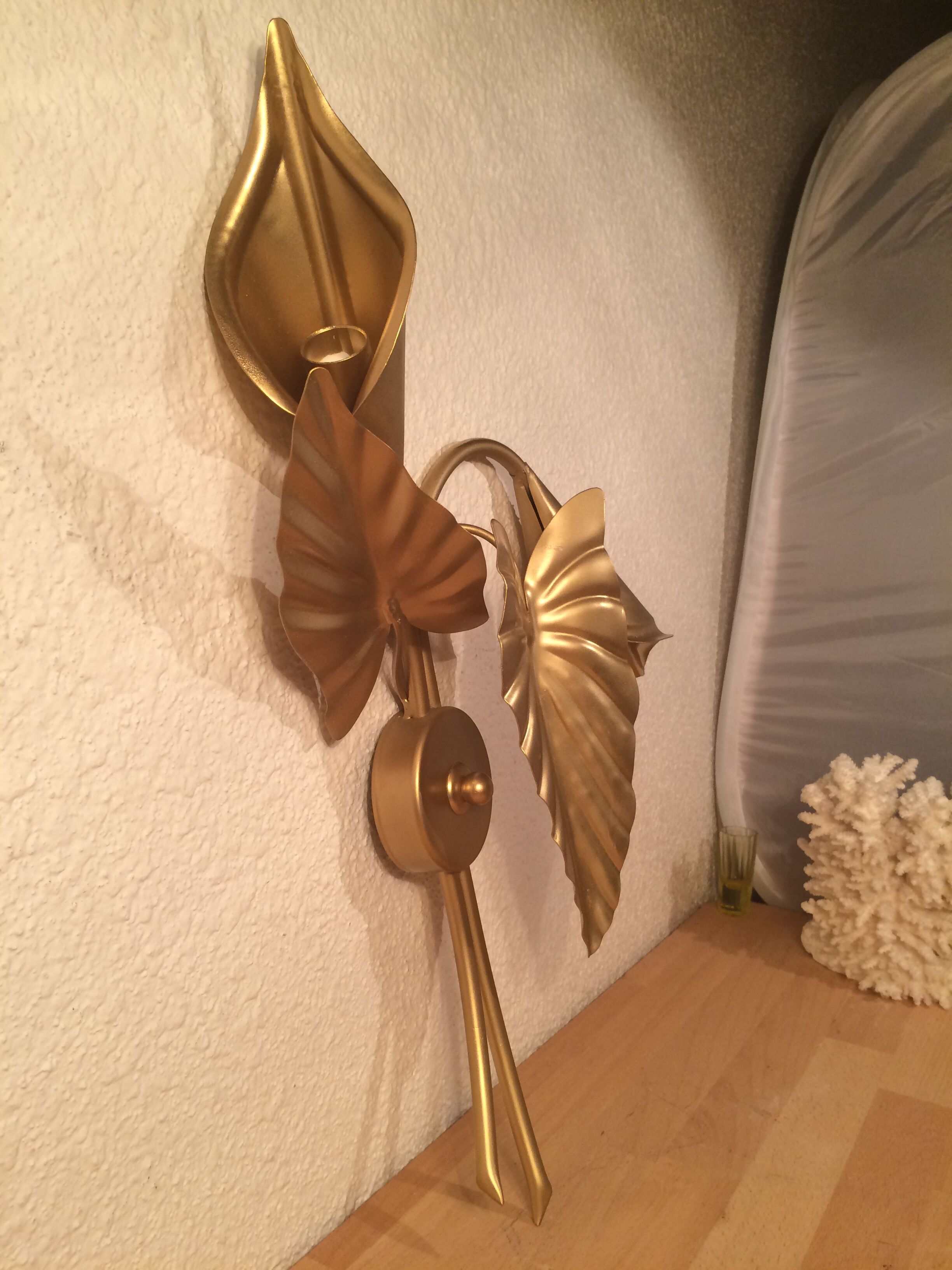 Vintage golden metal flower wall lamp