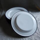 Lot de 12 assiettes en émail