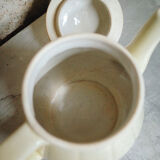 Théière en porcelaine jaune pâle