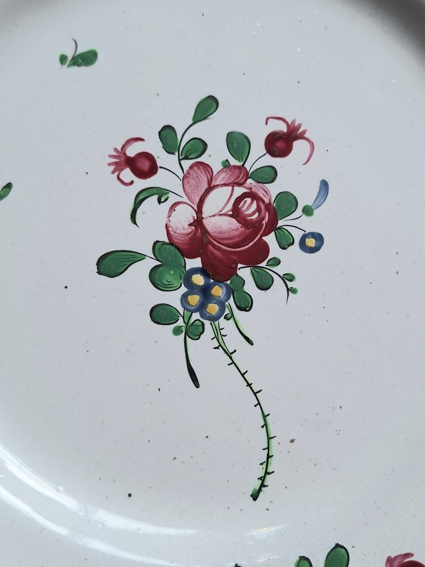 Hand-painted faience plate from the east of France, 18th century.