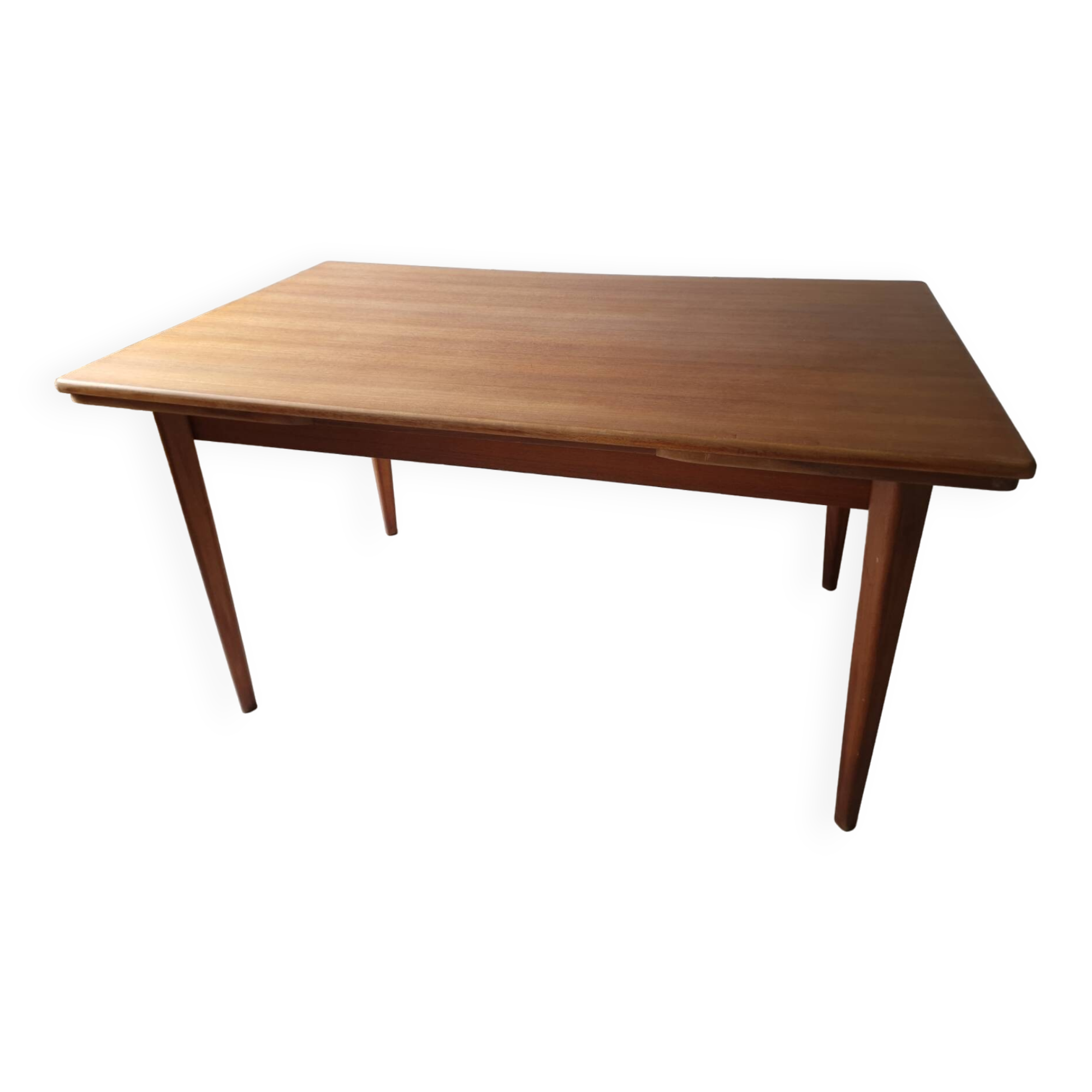Scandinavian extendable table