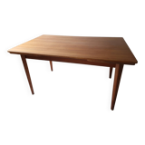Scandinavian extendable table