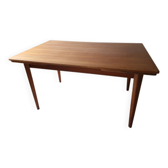 Scandinavian extendable table