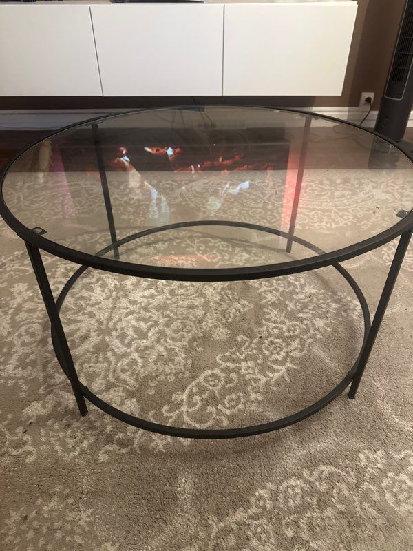 Glass coffee table - timeless and modern