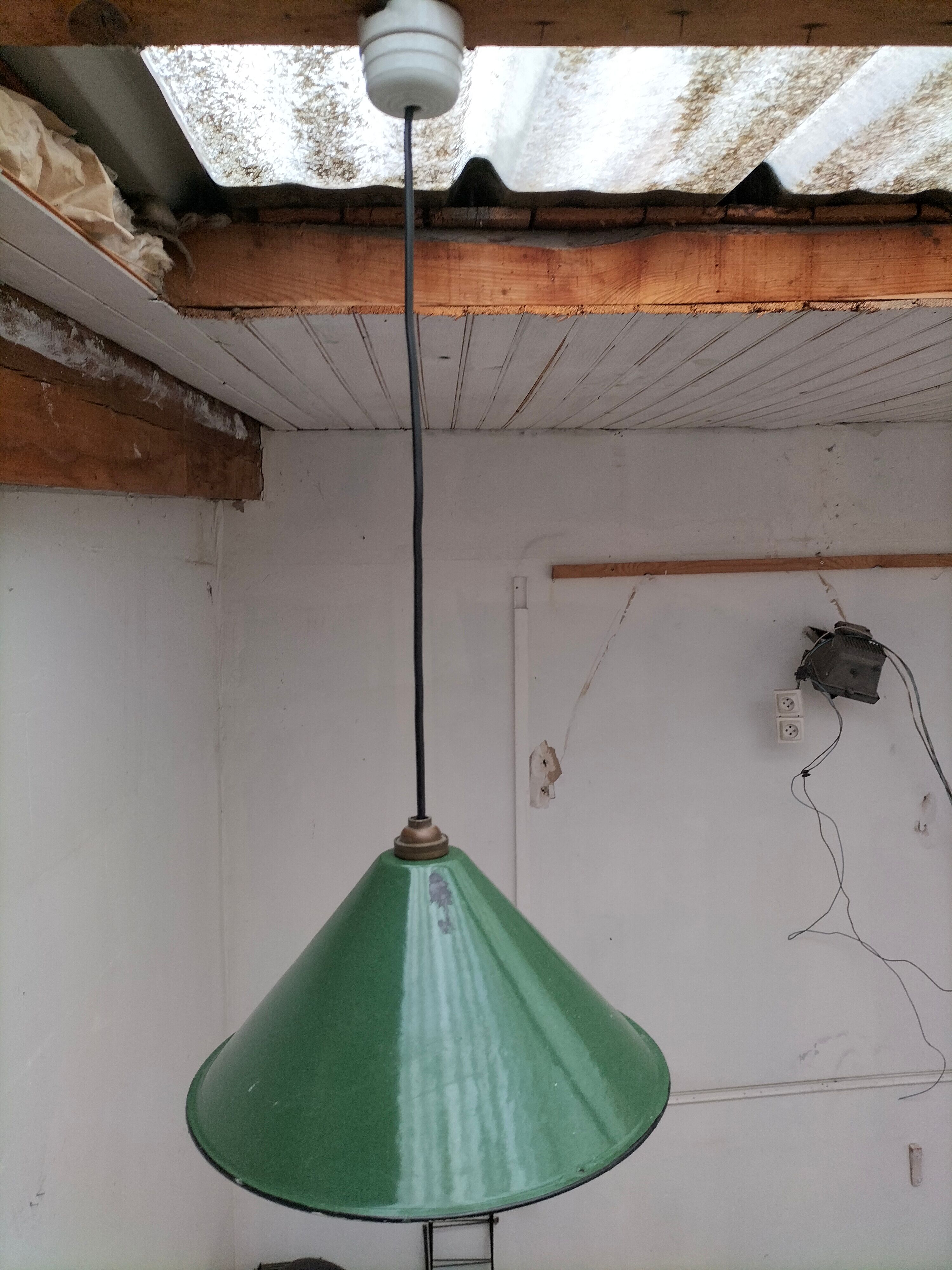 Industrial enamelled lamp