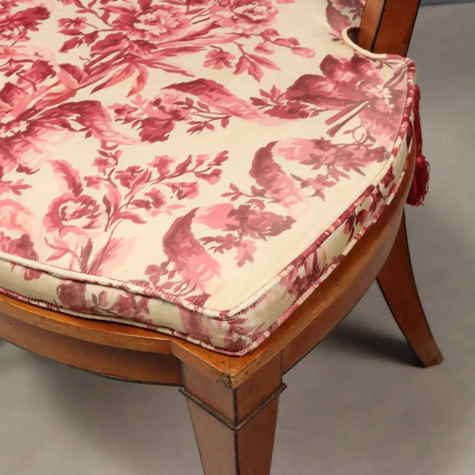Antique Regency style chairs in mahogany and XX Century fabric.