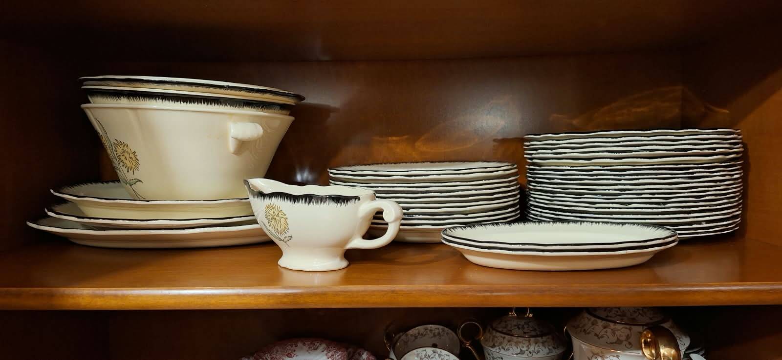 complete service in yellow earthenware Ainay Salin France