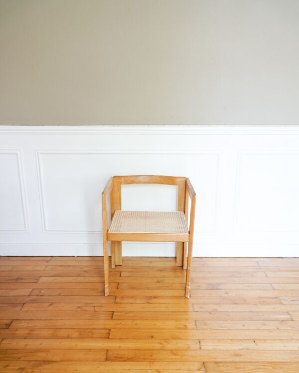 Chaise basse cannée