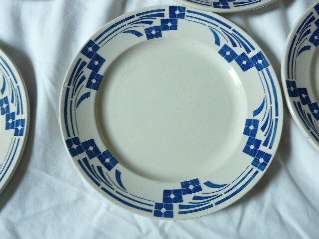 Set of 7 flat plates Moulin des Loups and Hamage model Comet