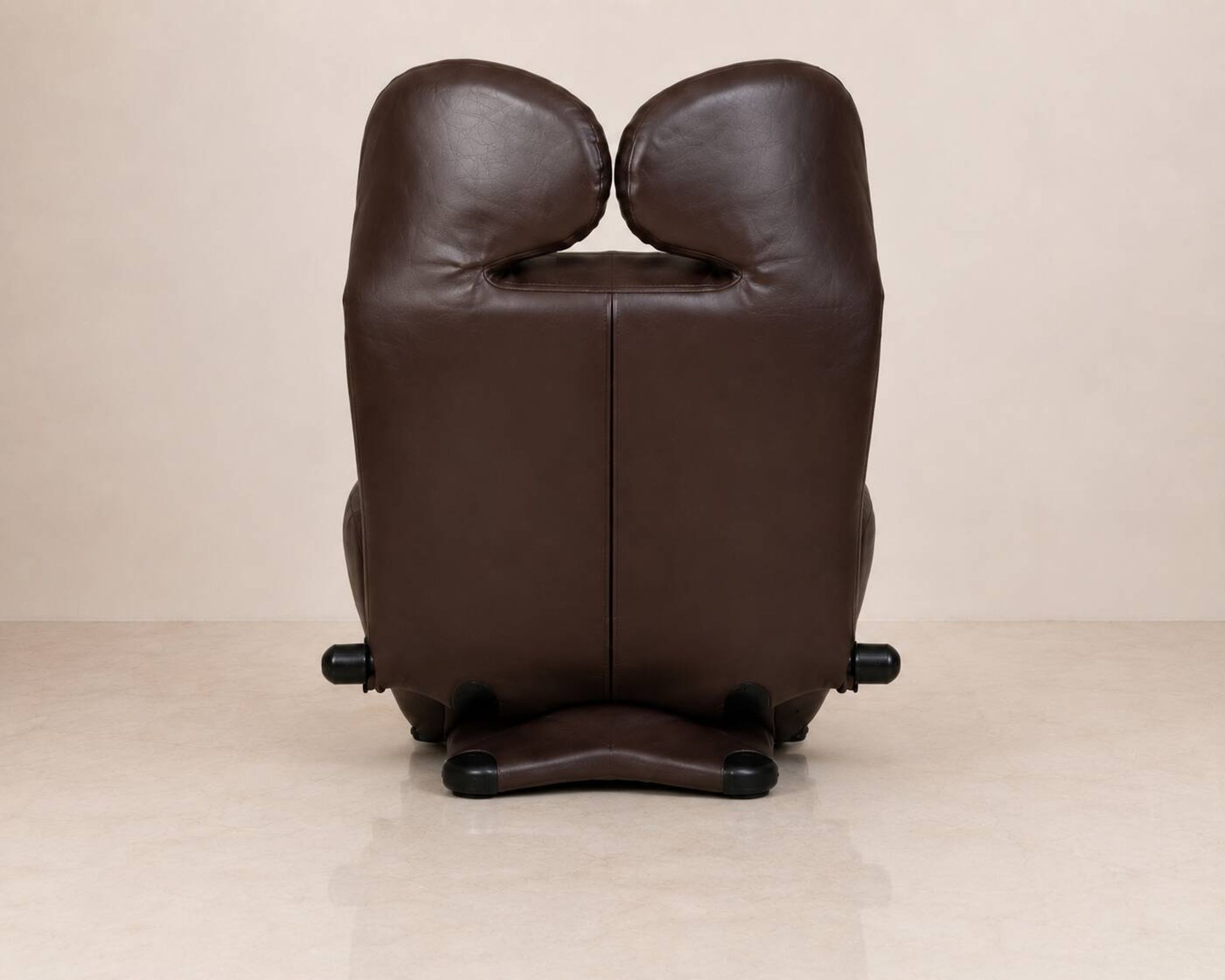 "111 Wink" armchair in brown leather by Toshiyuki Kita for Cassina